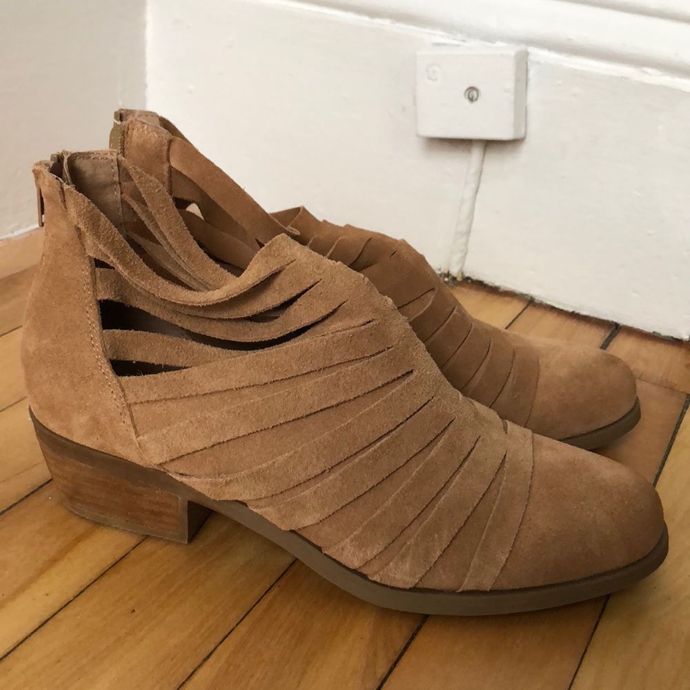 NWOT Adorable ankle booties!